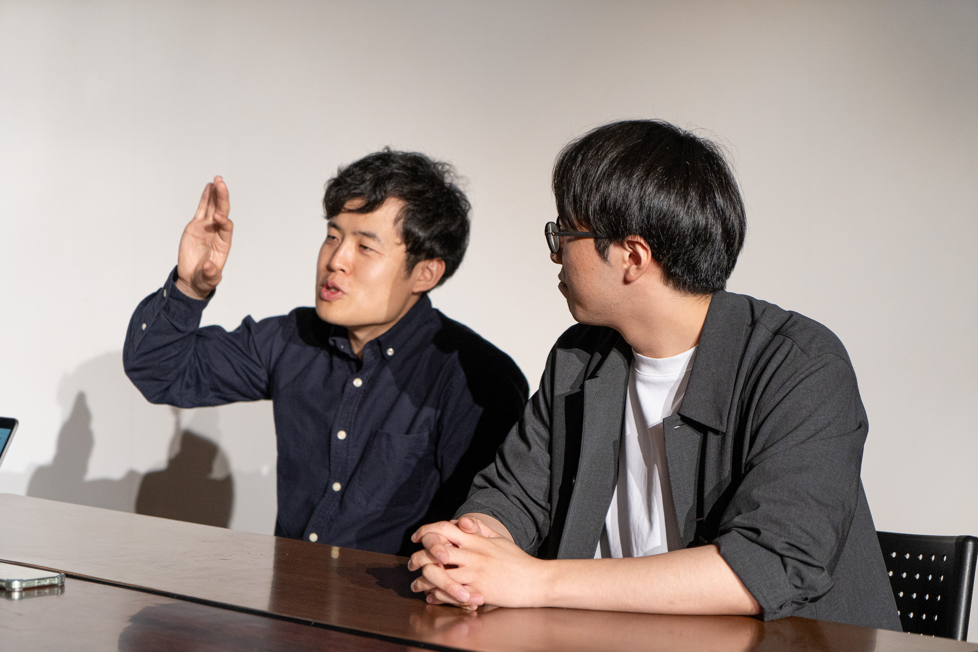 インタビュー中のケイソウ